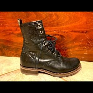 FRYE Veronica Combat